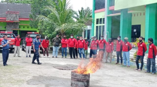 MediaPantura.com|Redkar Optimalkan Tugas Damkar Pemkab Bojonegoro Tangani Kebakaran